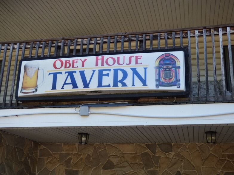 More Photos Of 1337 Steuben St, Pittsburgh Bar For Sale