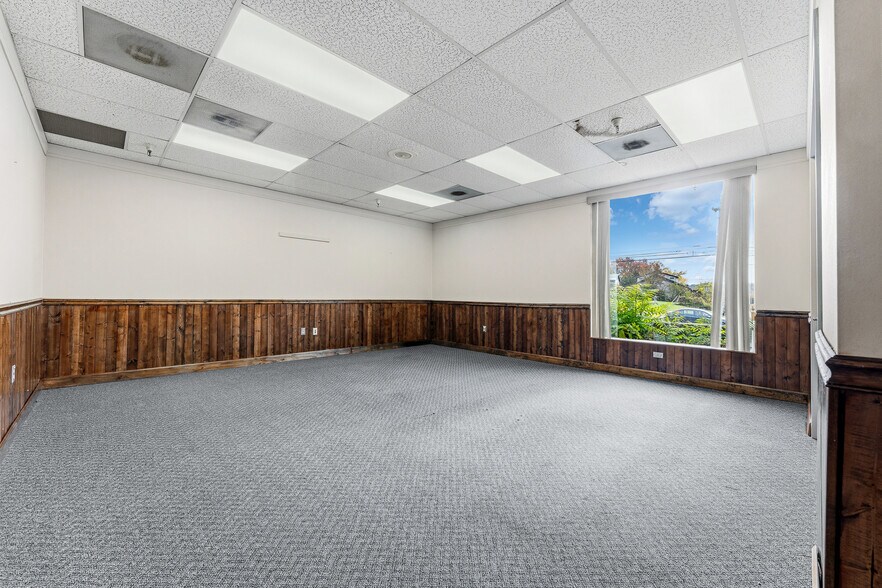 More Photos Of 501 Locust Ave, Fairmont Freestanding For Sale