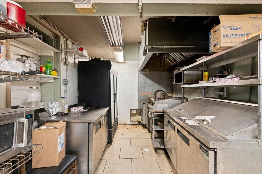 More Photos Of 735 St Joseph St, New Orleans Office For Lease