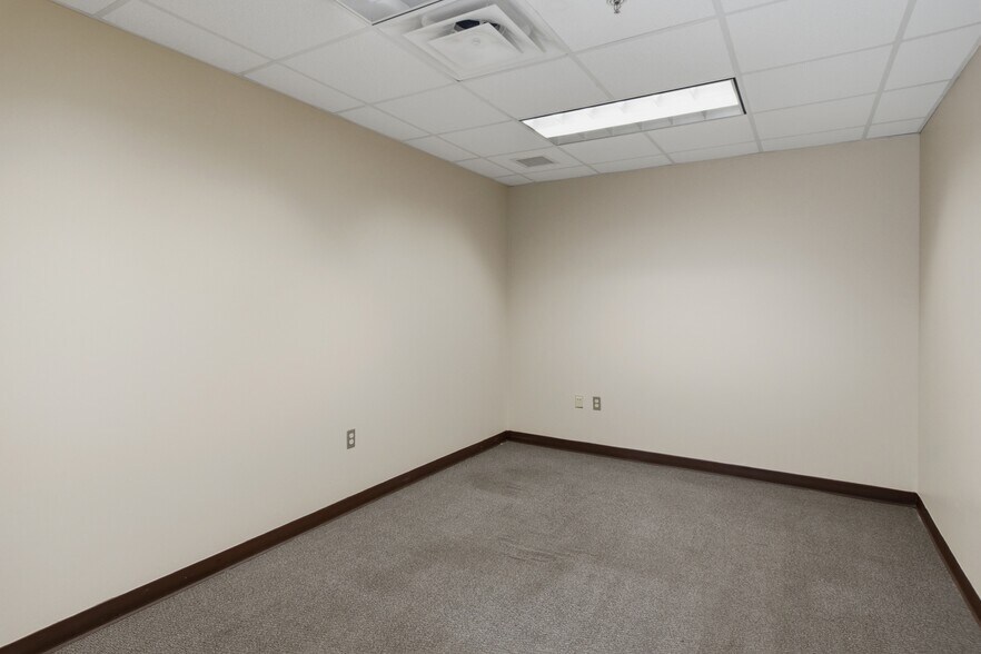 More Photos Of 421 Main St, Franklin Storefront Retail Office For Lease