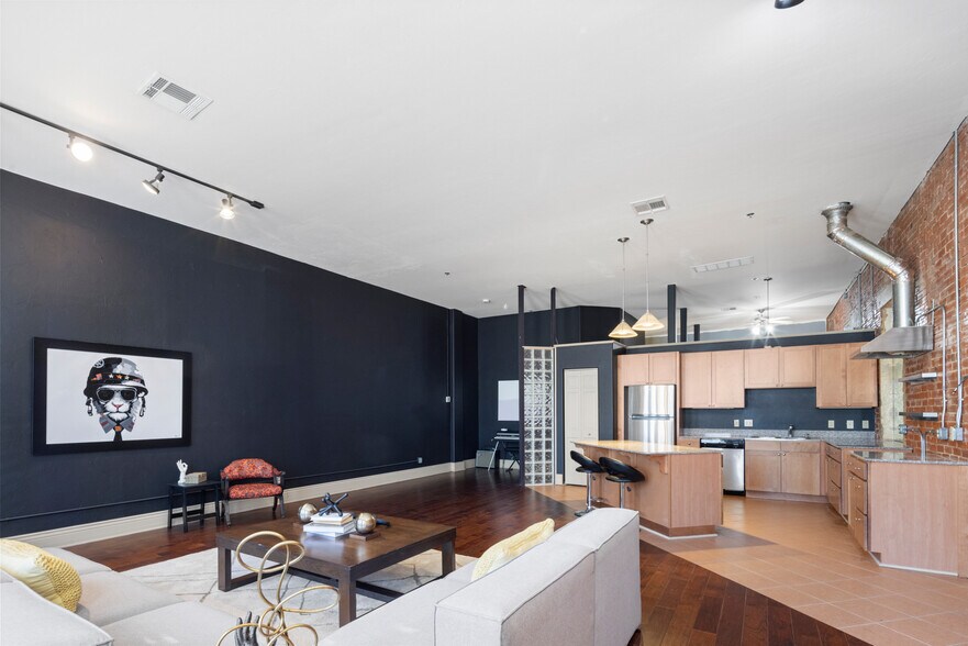 More Photos Of 518 Colcord Dr, Oklahoma City Storefront Retail Residential For Sale