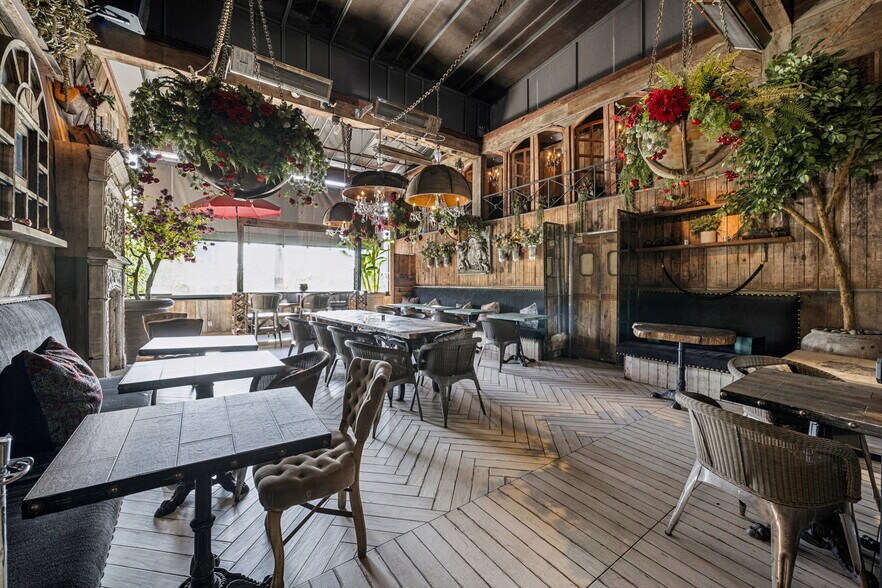 More Photos Of 8928-8930 Santa Monica Blvd, West Hollywood Restaurant For Lease
