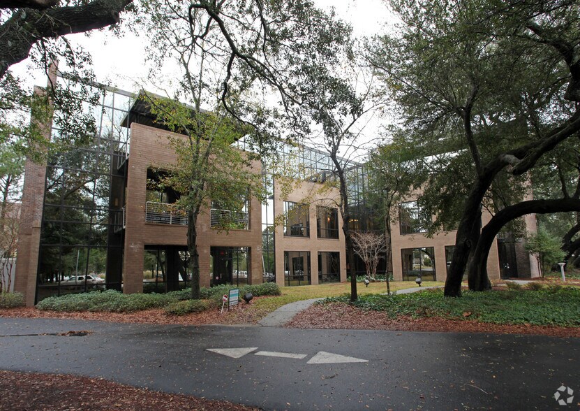 More Photos Of 710 Johnnie Dodds Blvd, Mount Pleasant Medical For Sale