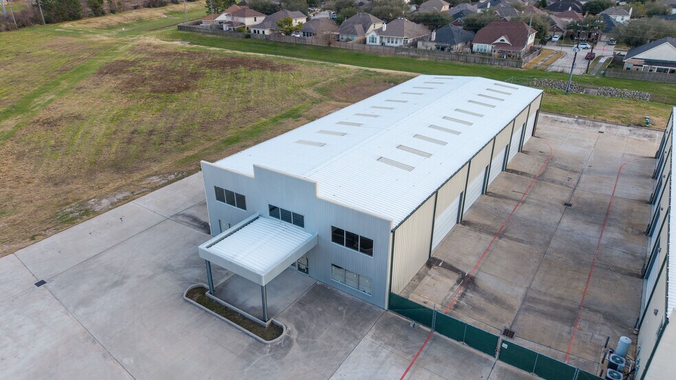 More Photos Of 6631 N Sam Houston Pky W, Houston Warehouse For Lease