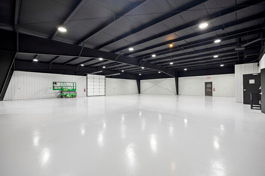 More Photos Of 9941 York Theta Dr, North Royalton Service For Lease