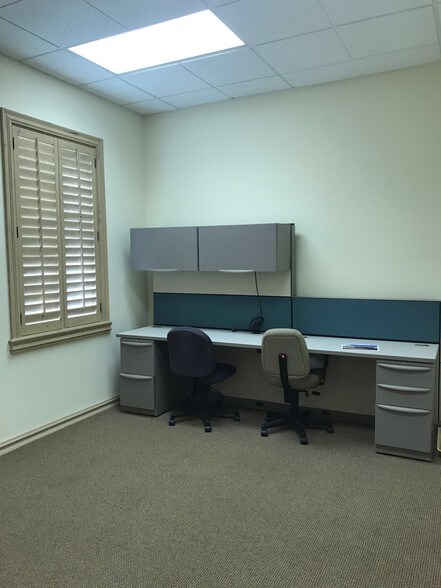 More Photos Of 5974 Silver Springs Dr, El Paso Office For Lease