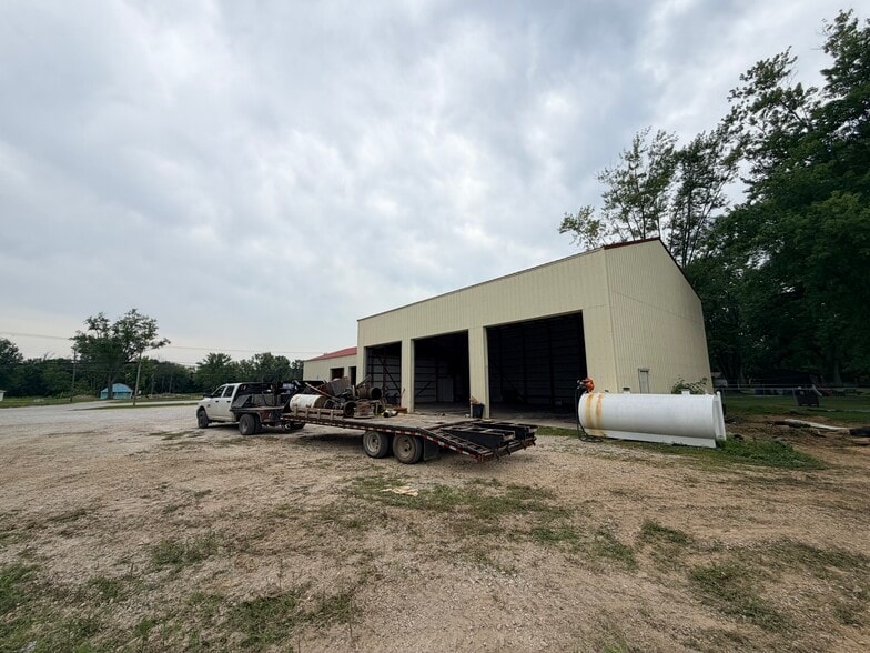 More Photos Of 1367-0 E US Highway 40, Brazil Service For Sale
