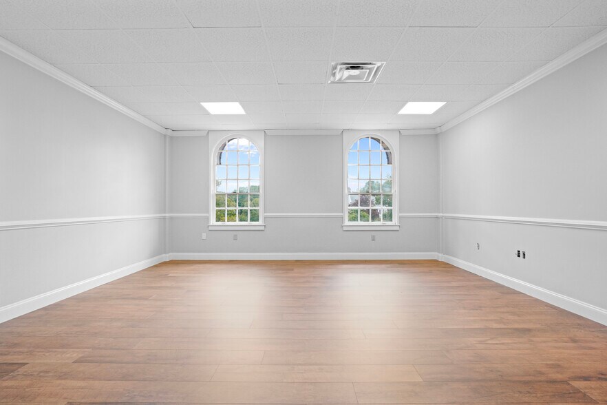 More Photos Of 15 Main St ex, Plymouth Storefront Retail Office For Lease