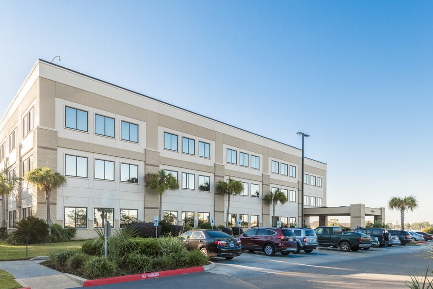 More Photos Of 6807 Emmett F. Lowry Expy, Texas City Medical For Lease