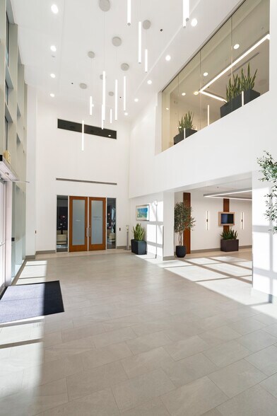 More Photos Of 5651 W Talavi Blvd, Glendale Office For Lease