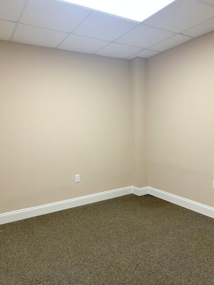 More Photos Of 326 N John Young Pky, Kissimmee Office For Lease