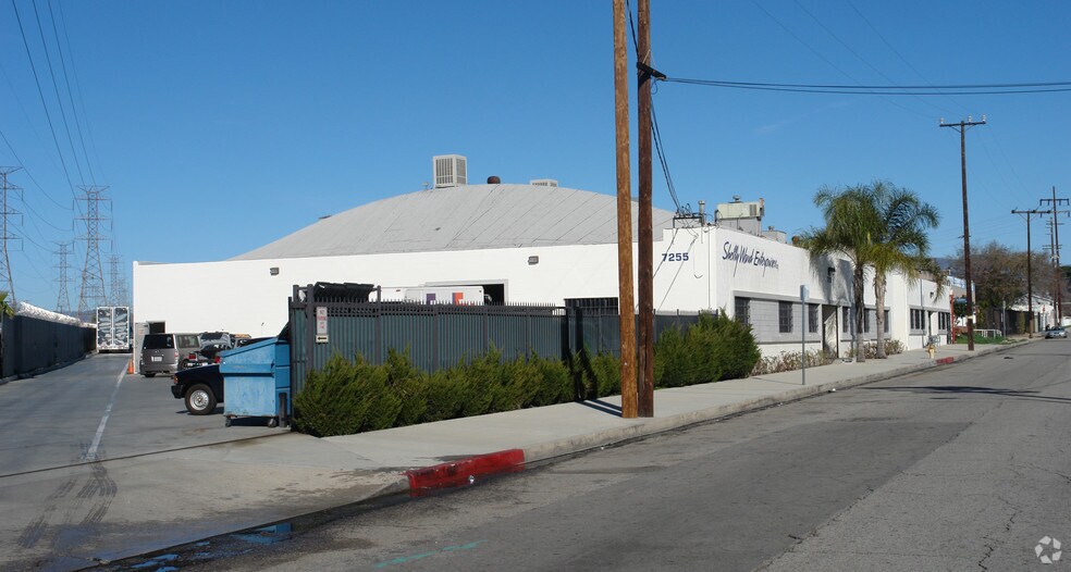 More Photos Of 7255 Radford Ave, North Hollywood Warehouse For Lease