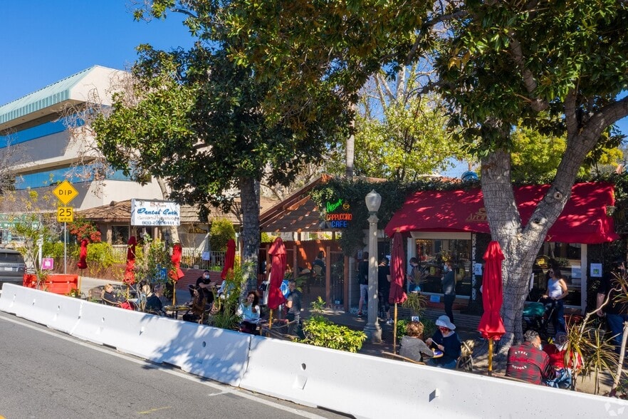 More Photos Of 4370 Tujunga Ave, Studio City Loft Creative Space For Lease