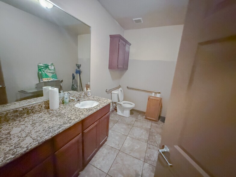 More Photos Of 1004 E 6th St, Alice Healthcare For Sale