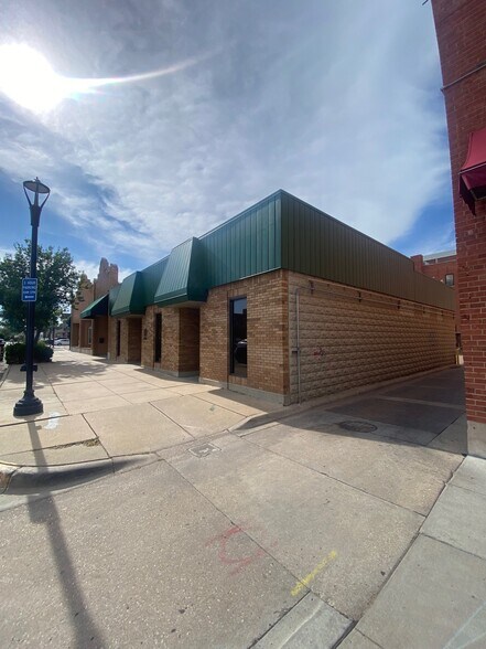 More Photos Of 110 W Walnut St, Salina Medical For Lease