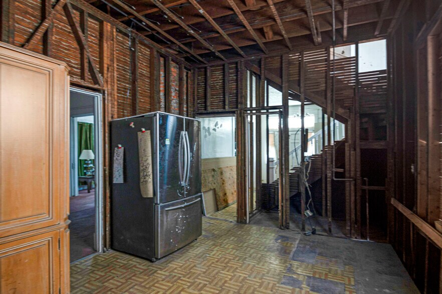 More Photos Of 310 W 34th St, Savannah Office For Sale