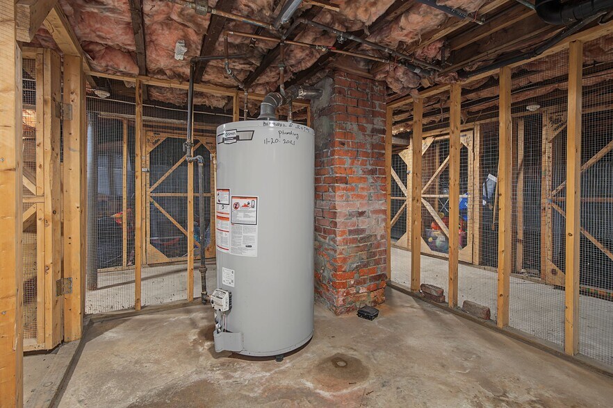 More Photos Of 471 Pond St, Woonsocket Apartments For Sale