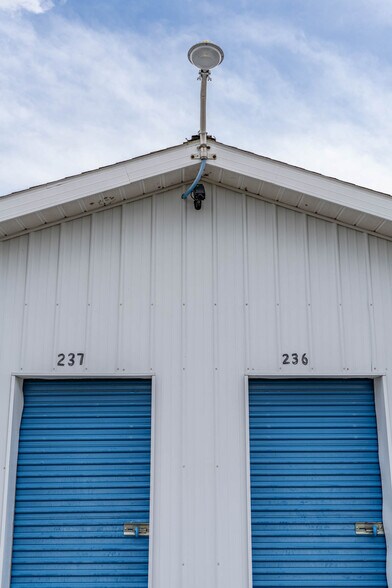 More Photos Of 1067 N Mission Rd, Mount Pleasant Self Storage For Sale