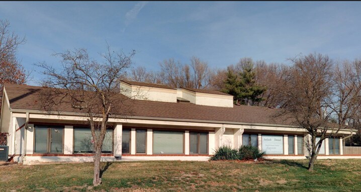 More Photos Of 8650 W 95th St, Overland Park Medical For Lease