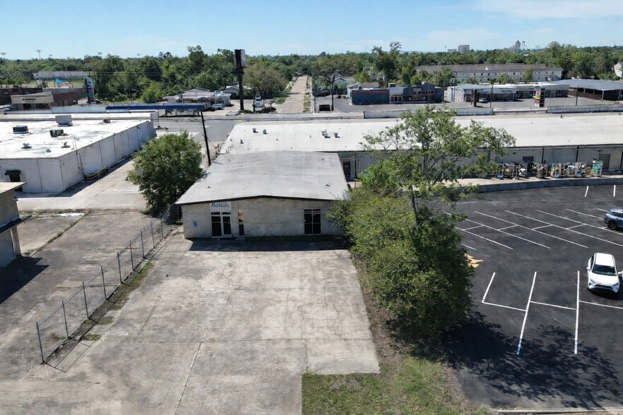 More Photos Of 3502 Patrick St, Lake Charles Flex For Lease