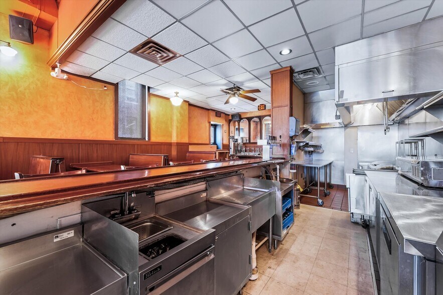 More Photos Of 201 N Broadway Ave, Urbana Restaurant For Sale
