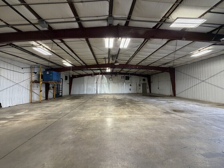 More Photos Of 2000 Industrial Park Rd, Lancaster Manufacturing For Sale