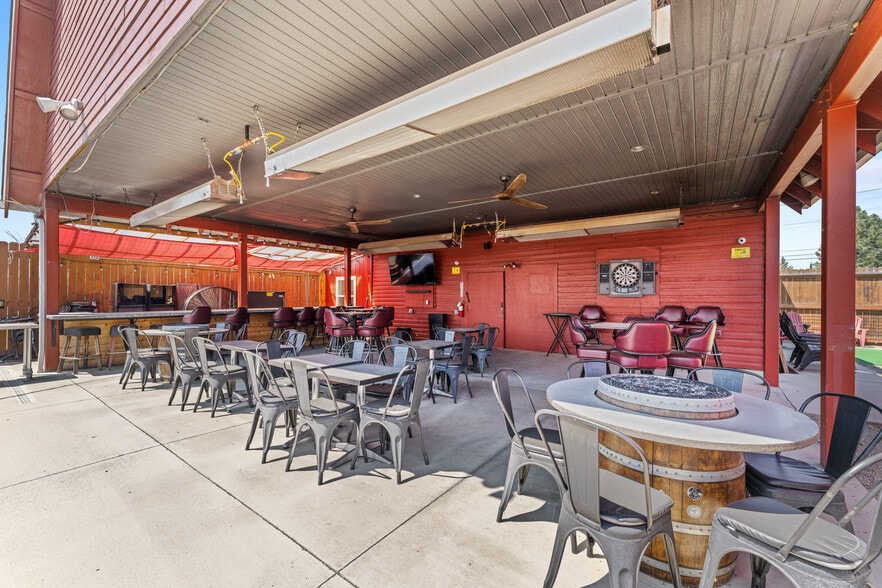 More Photos Of 2039 Redwood Ave, Grants Pass Restaurant For Sale