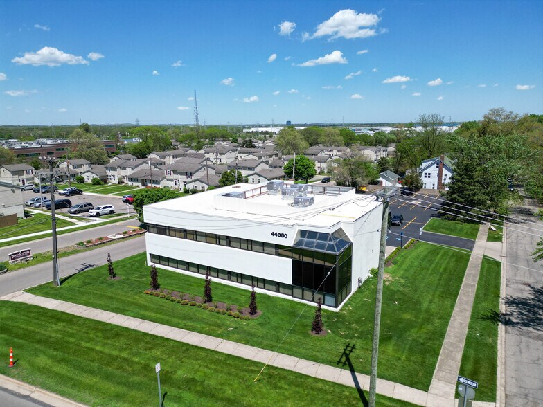 More Photos Of 44060 Woodward Ave, Bloomfield Hills Medical For Lease