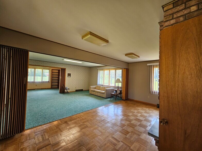 More Photos Of 5000 Fergus Rd, Saint Charles Religious Facility For Sale