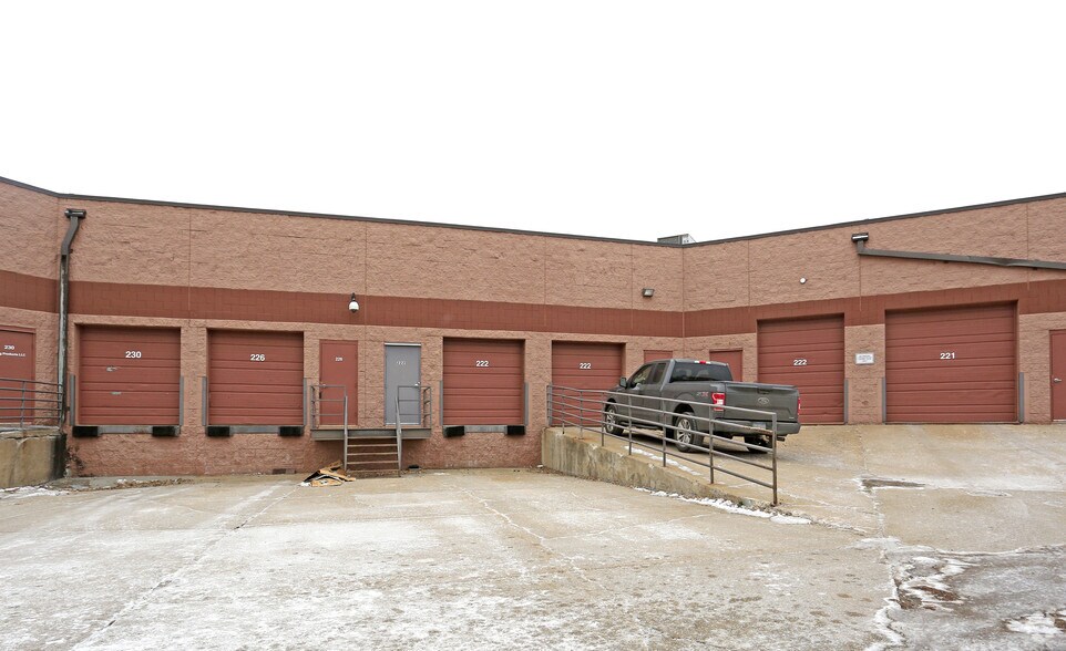 More Photos Of 14505 N 21st Ave, Plymouth Research And Development For Lease