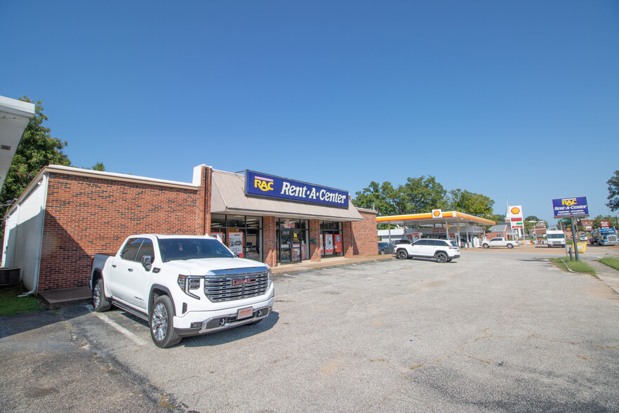 Primary Photo Of 402 W Market St, Bolivar General Retail For Sale