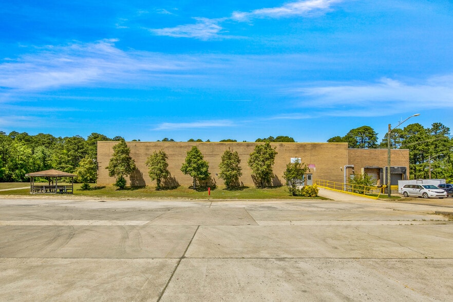 More Photos Of 3036 Gillespie St, Fayetteville Manufacturing For Lease