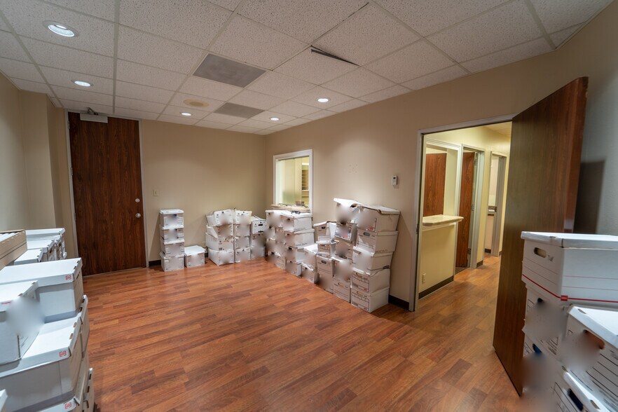 More Photos Of 115 Medical Dr, Victoria Medical For Sale