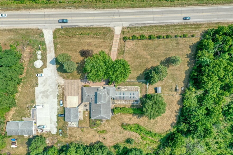 Primary Photo Of S73W23970 National Ave, Big Bend Flex For Sale
