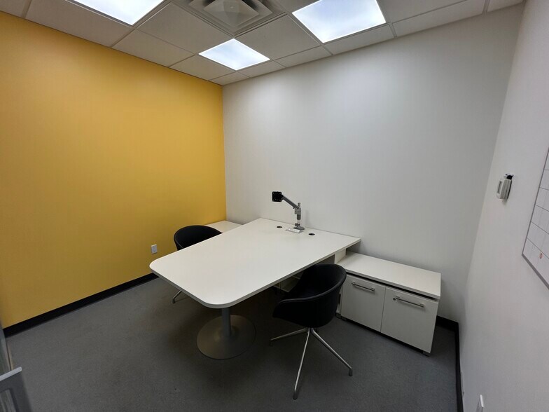 More Photos Of 11812 121 St NW, Edmonton Office For Lease