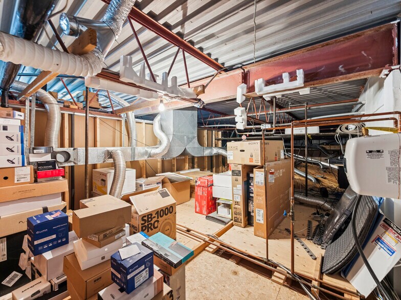 More Photos Of 175 W Beaver Creek Rd, Richmond Hill Light Distribution For Sale