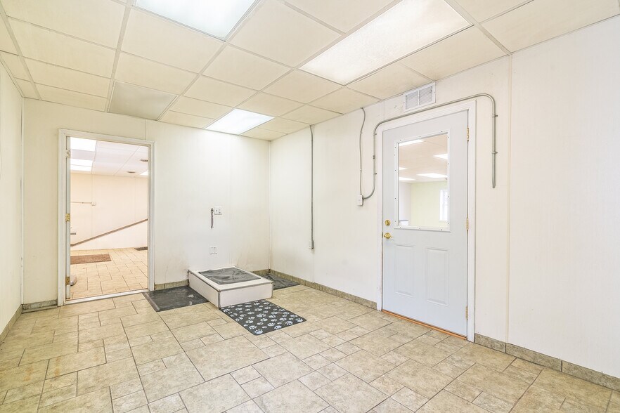 More Photos Of 503 E Russell Rd, Tecumseh Specialty For Sale