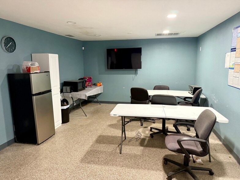 More Photos Of 1830 Jackson Keller Rd, San Antonio Warehouse For Sale