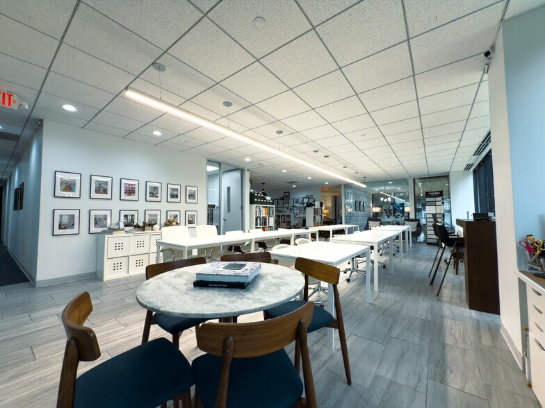 More Photos Of 17 S Briar Hollow Ln, Houston Office Residential For Lease