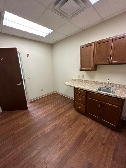 More Photos Of 101 Financial Dr, Elizabethtown Medical For Lease
