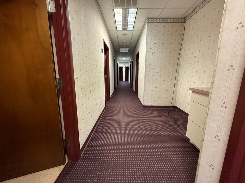 More Photos Of 23 Grand St, Kingston Office For Sale