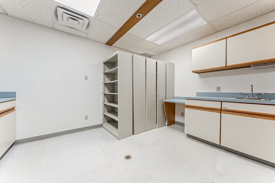 More Photos Of 36595 Detroit Rd, Avon Medical For Lease