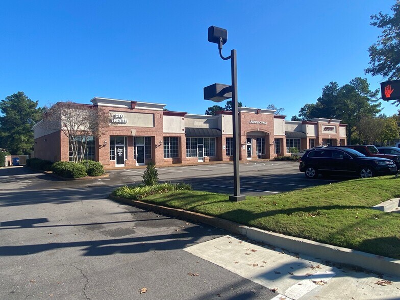 More Photos Of 7910-7938 Wolf River Blvd, Germantown Storefront Retail Office For Lease