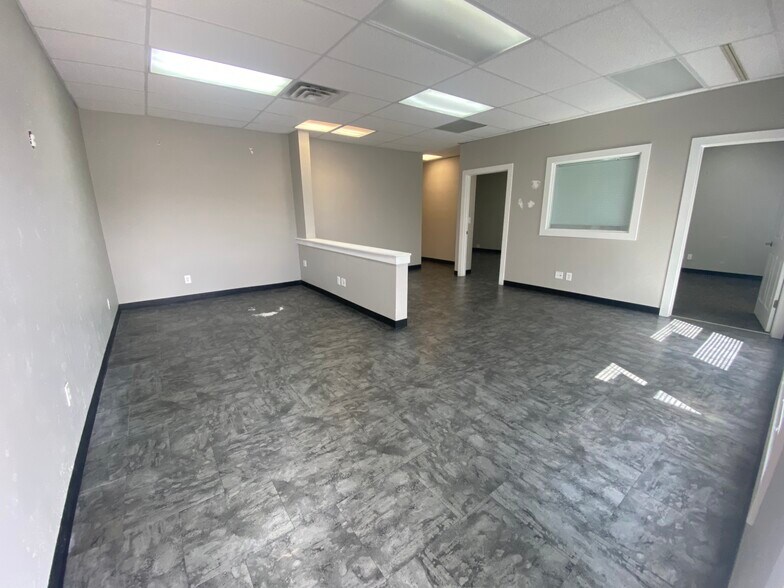 More Photos Of 202 W Lakeway Rd, Gillette Storefront For Sale