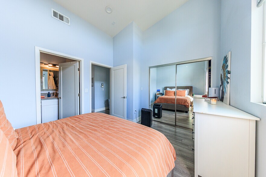 More Photos Of 5743 Case Ave, North Hollywood Apartments For Sale