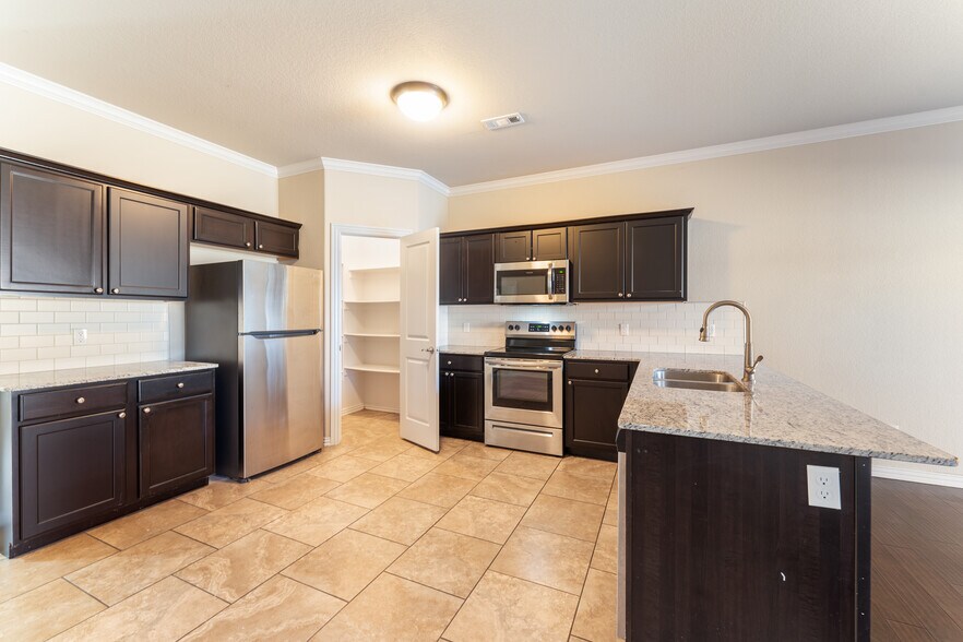 More Photos Of 2701 W Shasta Rd, Rogers Multifamily For Sale