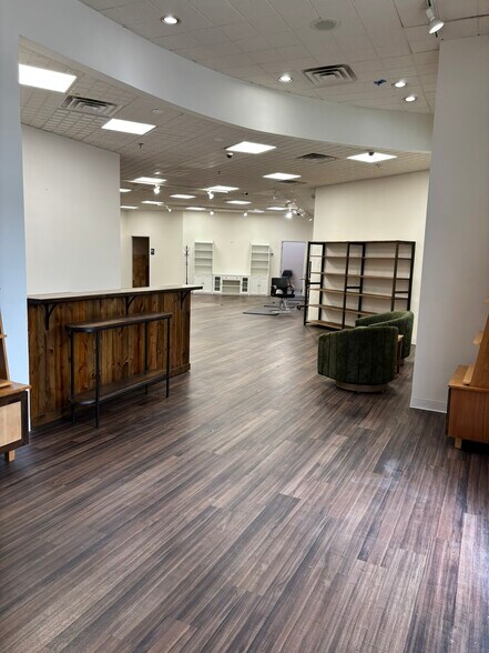 More Photos Of 451-465 Canyon del Rey Blvd, Del Rey Oaks Unknown For Lease