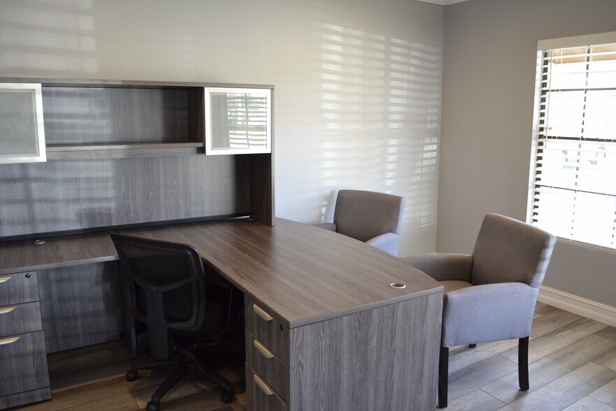 More Photos Of 217 W Seminole Ave, Melbourne Office For Lease