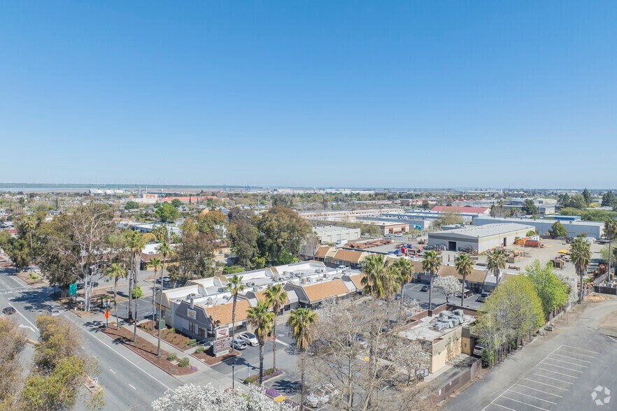 More Photos Of 2221-2239 Railroad Ave, Pittsburg Freestanding For Sale