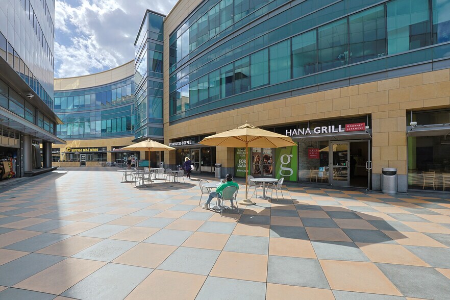 More Photos Of 15301 Ventura Blvd, Sherman Oaks Unknown For Lease